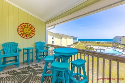 Image de The Sunny Surf - Top Floor Surf Condo - 2 BRs, 2 Ba!