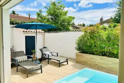 Image de Maison Moderne Avec Piscine, Centre-ville à 10 Minutes à Pied, Pour 4 Personnes
