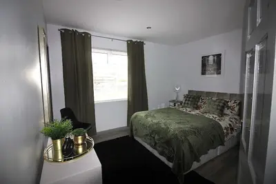 Image de Charming House Close to City Centre Free Parking