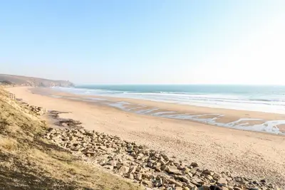 Rockhopper Cottage, pet friendly, with open fire in Praa Sands