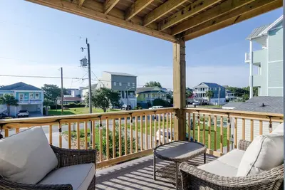 Image de Brand New Construction short walk to the beach!