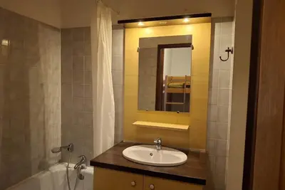 Image de 4ème étage, balcon, télévision, casier à ski, 28m², Brides Les Bains