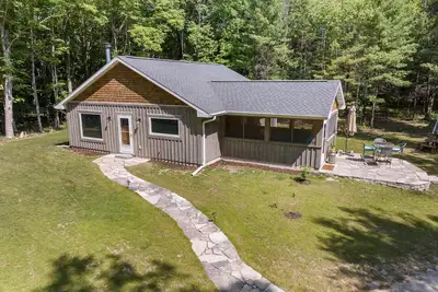 Image de Rustic charm in a newly constructed Log Cabin! Best of both worlds!