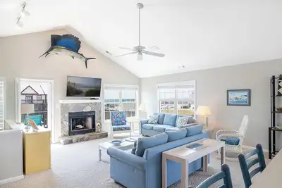 Image de Ocean Reef 18-B, Large 4br Almost Oceanfront Duplex in Emerald Isle, Nc!