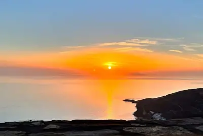 Image de Sunset house in Isternia 2