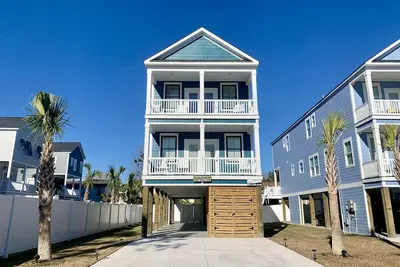 Image de 5 Br Beach House in Garden City with Private Pool! - Just Chill Inn
