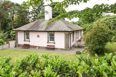 Upper Lodge, pet friendly, with open fire in Bowness-On-Windermere