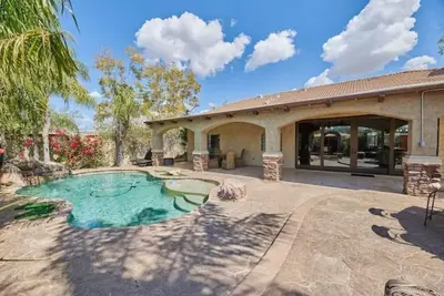 Image de Luxurious Oasis Home