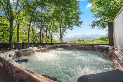 Image de The Maple Bear - Amazing Mountain Views + Hot Tub