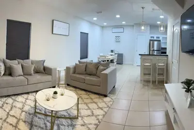 Image de 2-Bedroom\/2. 5 Bath Condo with Pool and Picnic Area
