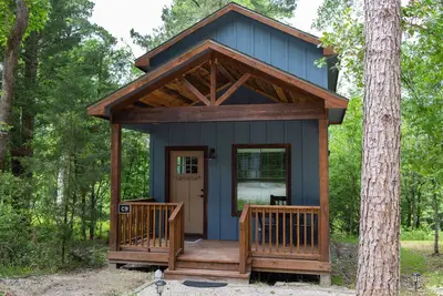Image de Cozy, Spacious, and Right on the Banks of Rocky Creek, Two Creeks Crossing Resort
