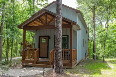 Image de Cozy, Spacious, and Right on the Banks of Rocky Creek, Two Creeks Crossing Resort