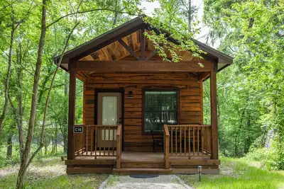 Image de A Cozy Getaway Right on the Water, Two Creeks Crossing Resort