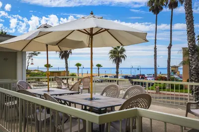 Image de Beautiful Beach Condo Steps from the Beach!