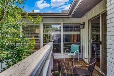 Image de Vintage 2br, Oak Lawn, Utsw