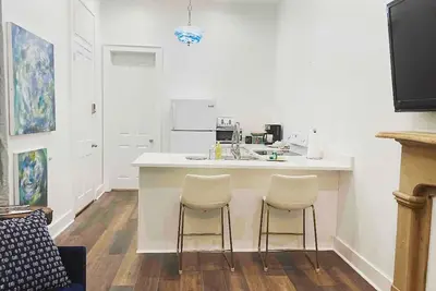 Image de Historic home in beautiful neighborhood. . Completely renovated,