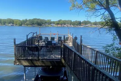 Image de Adorable Lake Home on Lake Shafer-optional Pontoon, 2 Decks, great amenities!