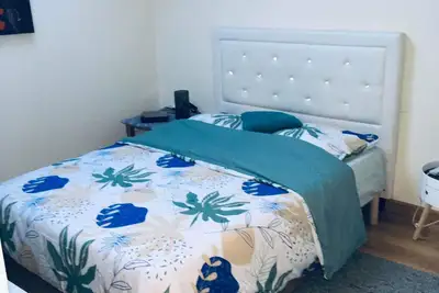 Image de Chambre dans maison face à la rivière d’Ain