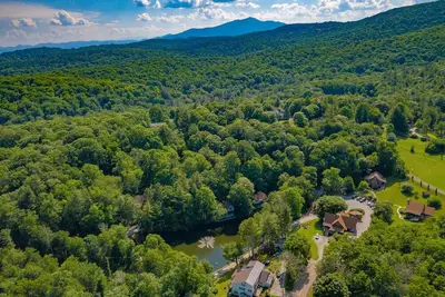 Image de Cozy Studio Cabin #40 - Sleeps 4 - Full kitchen + fireplace - between Boone & Blowing Rock Nc
