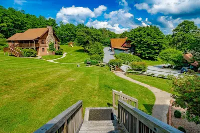 Image de Cozy Cabin #4 - Sleeps 4 - Full kitchen + fireplace - between Boone & Blowing Rock Nc
