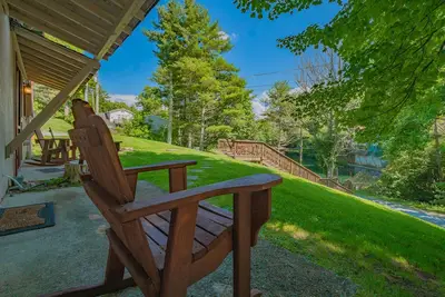 Image de Cozy Cabin #1 - Sleeps 6 - Full kitchen + fireplace - between Boone & Blowing Rock Nc