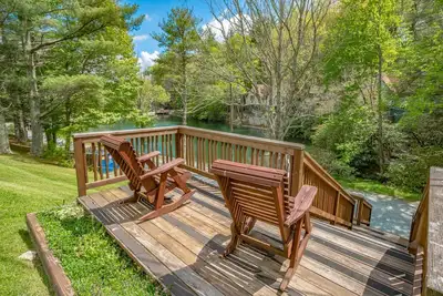 Image de Cozy Cabin #2 - Sleeps 6 - Full kitchen + fireplace - between Boone & Blowing Rock Nc