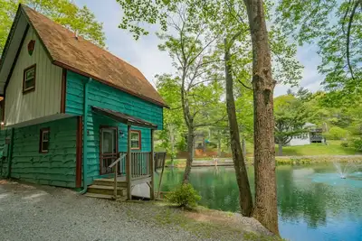 Image de Cozy Lakeside Cabin #15 - Sleeps 6 - Full kitchen + fireplace - between Boone & Blowing Rock Nc