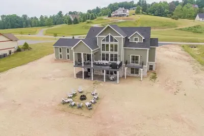 Image de The Tippy Canoe - Luxurious 8br - Indoor Pool & Hot Tub - Deep Creek Lake - Free