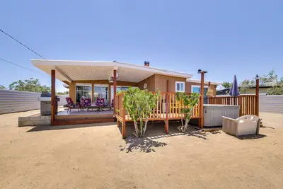 Image de Charming Home w\/ Hot Tub ~ 5 Mi to Joshua Tree!