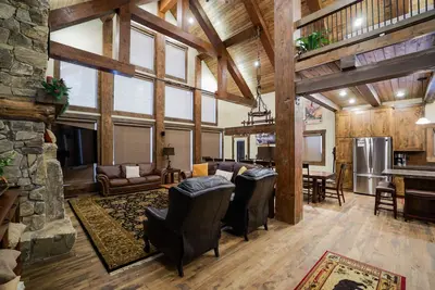 Image de Comfortable Luxury cabin, 30 minutes from Yellowstone, HotTub, All King Beds