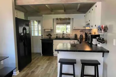 Image de Quiet, newly renovated. Near everything!