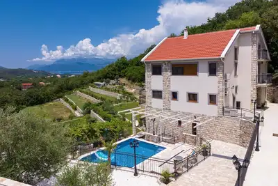 Image de Prestige 3Bdr Apartment w/Pool and Scenic Views