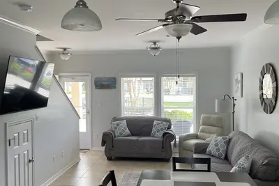 Image de Beautiful beach/sunset view 2br/2. 5 bath Condo off the Mississippi Gulf Coast!