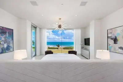 Image de Exquisite Ocean Drive Condo at the St. Regis Bahia Beach