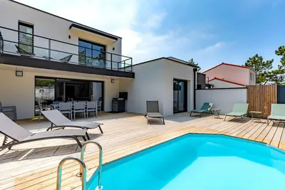Image de Home with private pool