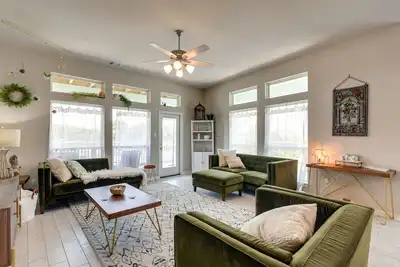 Image de La Porte Home w/ Balconies: Walk to Beach!