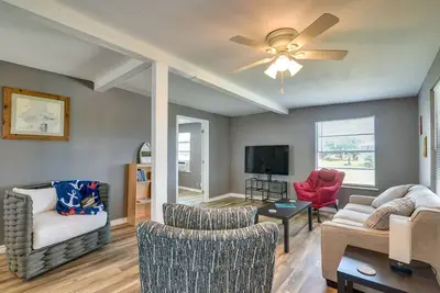 Deck & Fenced-In Yard: Texas Escape!