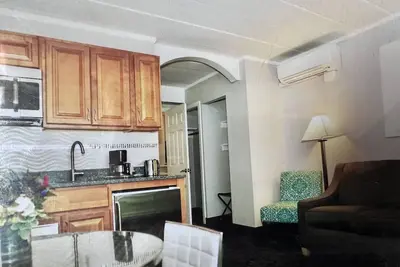 Image de Oceanfront Property Suite Kitchenette with a Private Bedroom and a Queen Bed