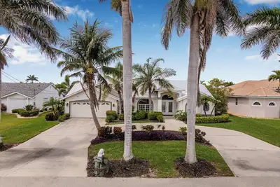 Image de Vrcc Villa Ocean Oasis: Sunlit Waterfront Retreat