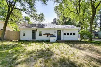 Image de 2 Mi to Hagar Beach: Charming Home w/ Fire Pit!
