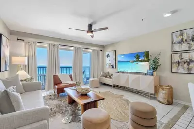 Image de Bright, Beachy, Glam Gulf Front 1br Condo w/ Bunks