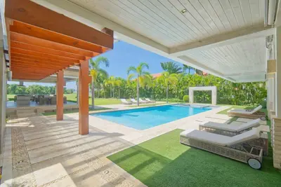 Image de Arrecife 26 - Modern villa with ocean view and service staff