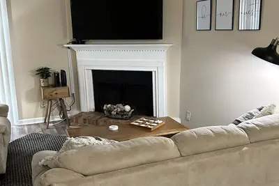 Image de 5 Minutes to The Battery Atlanta. Fully furnished family-sized Townhome