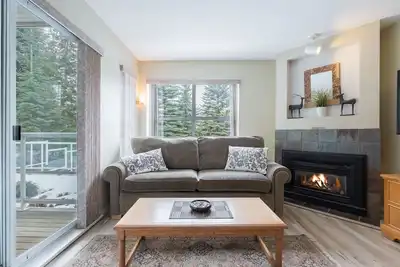 Image de Stunning 2 Bdr | Steps to Blackcomb | Free Parking | Shared hot tub