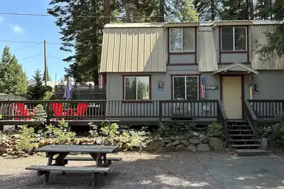 Image de Cozy Cabin walking distance from the lake. Plenty of lake access!