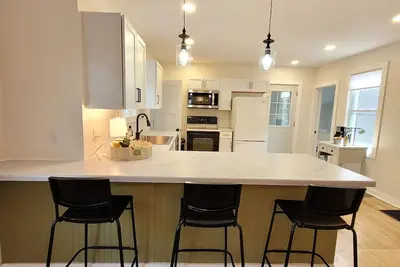 Image de New! Tasteful, fresh 3br on quiet street in Calumet