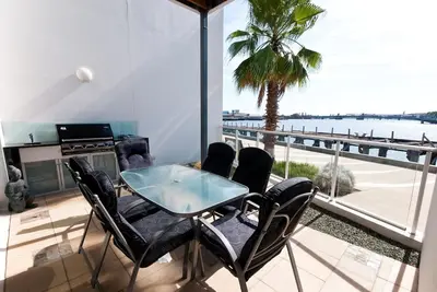 Image de Dolphin Cove - Waterfront, Pool, Gym, Free Parking