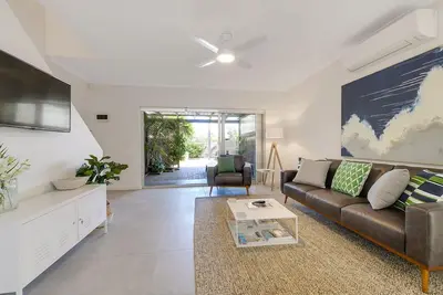 Image de Sandpiper - Steps to Beach | Bbq | Courtyard | 3b