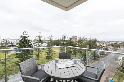 Image de Liberty 727 -Glenelg- Marina & City Views