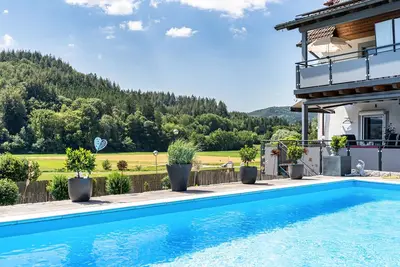 Image de Appartement de vacances \"Geisbergblick\" avec vue sur les montagnes, piscine partagée et Wi-Fi